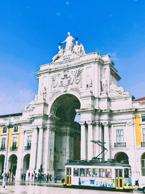 Flights to Lisbon (LIS)